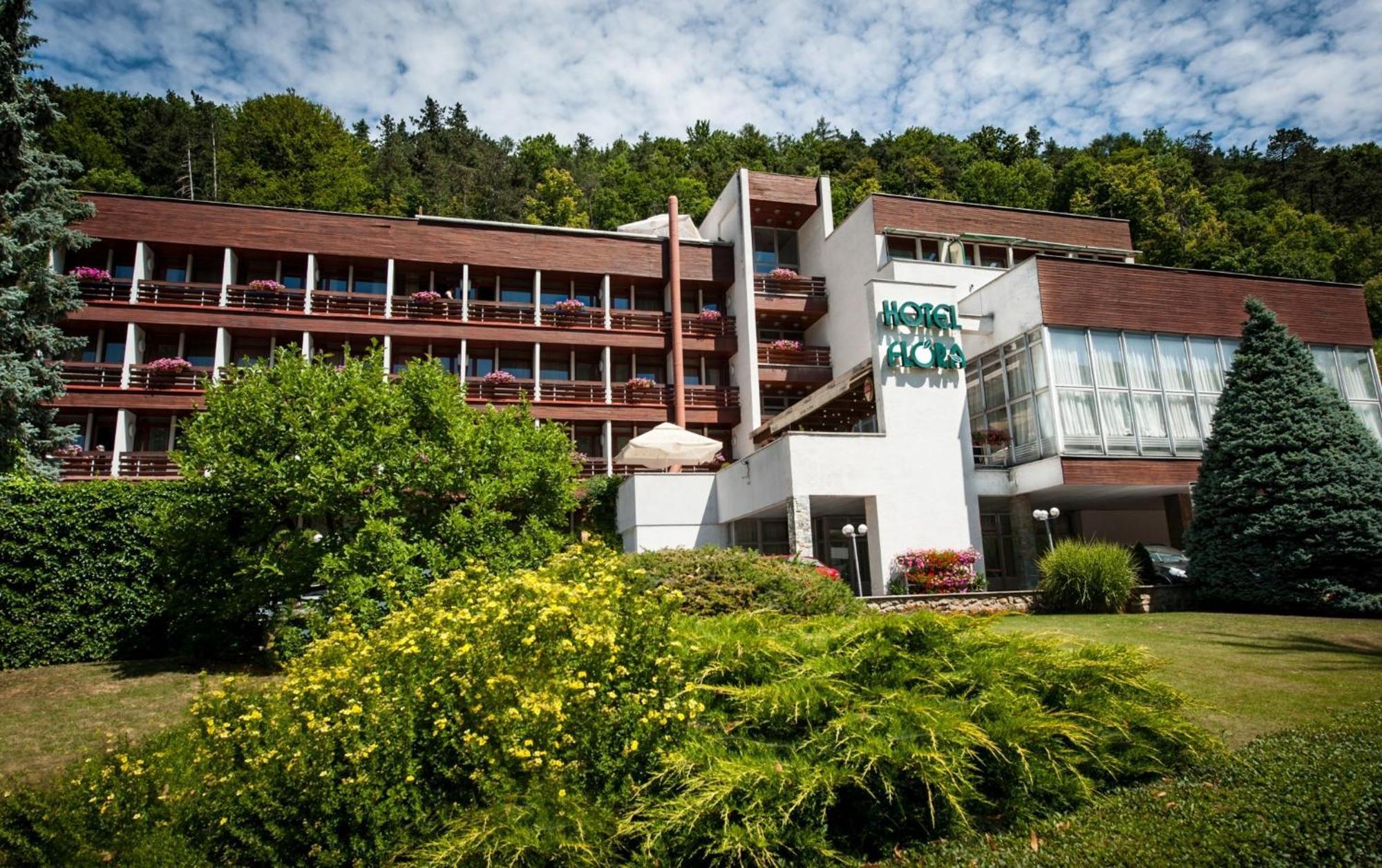 Hotel Flora Trenčianske Teplice Extérieur photo